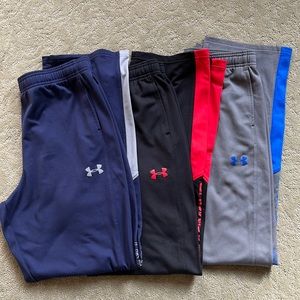 Boys Under Armour logo sweatpants. 3 pair excellent condition size youth XL